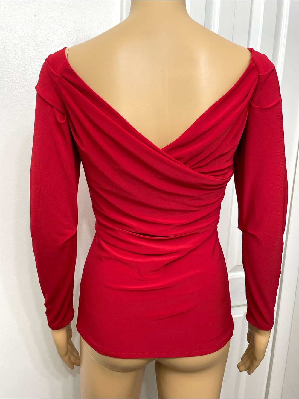 Mayda Cisneros Red Long-Sleeve Cold shoulder Surplice Wrapped Top Blouse size M - Picture 6 of 7